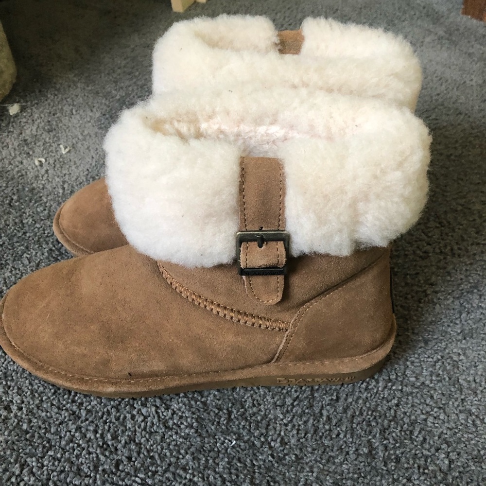 Size 10 Bearpaw boots